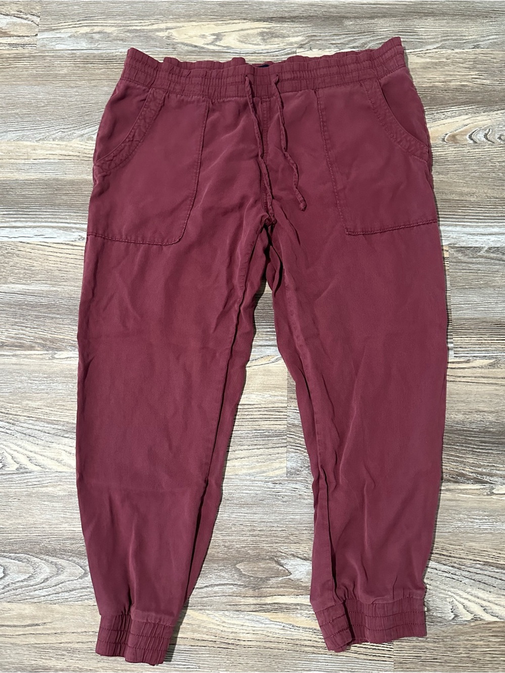 GAP Women's Drawstring Joggers in Burgundy